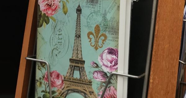 The Charming French Custom of Wishing Cards